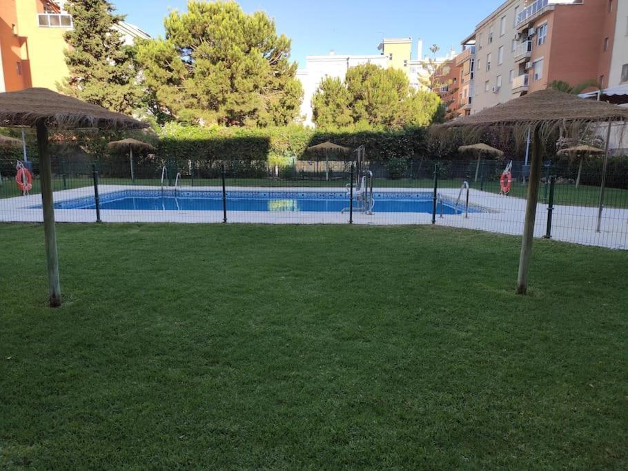 Teatinos Pool Leilighet Málaga Eksteriør bilde